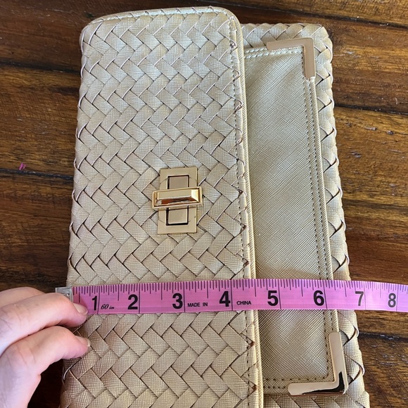 Deux Lux Convertible Crossbody Clutch Bag in Woven Metallic Gold Vegan Leather - Picture 14 of 15